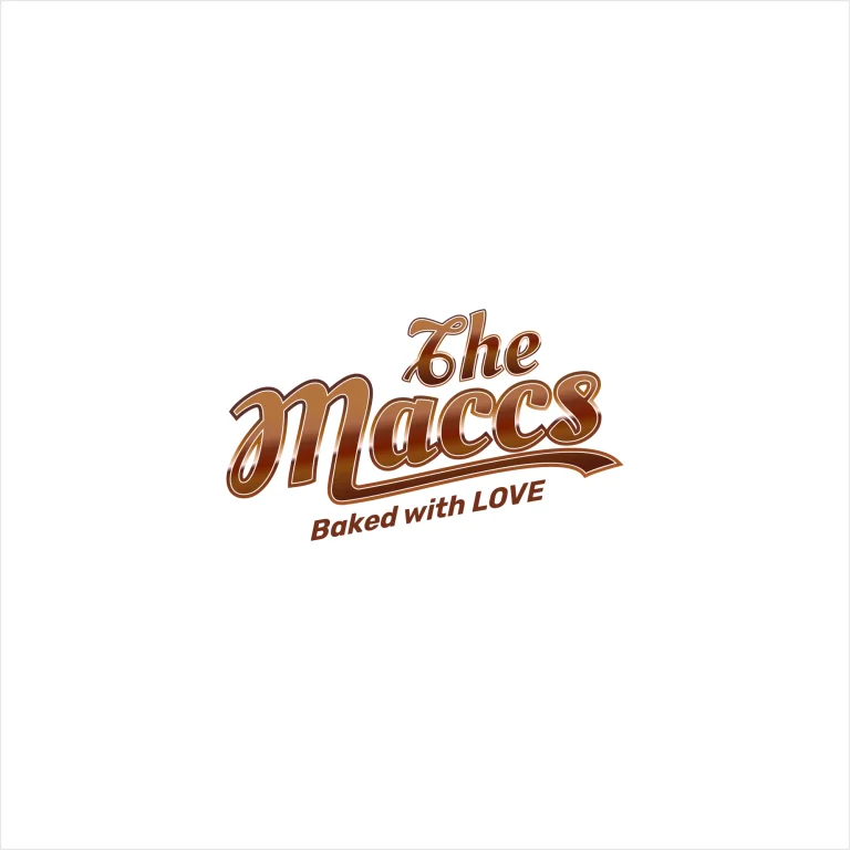Графичен дизайн на лого с надпис The Maccs в кафяви тонове и допълнителен текст Baked with LOVE на бял фон.