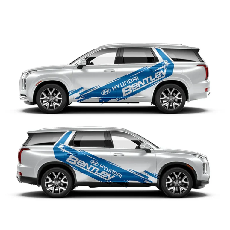 Дигитален макет на сребрист SUV автомобил с графичен дизайн от сини елементи и надписи Hyundai и Bentley по страничните панели.